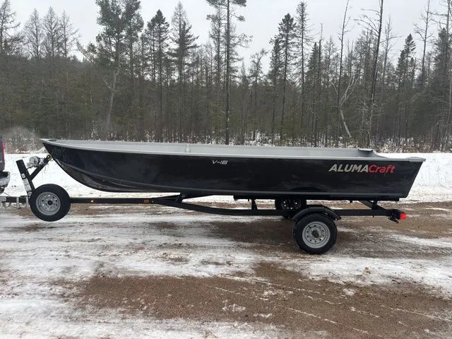 Slide: The Image of Alumacraft V-16 Tiller 2026 - 4