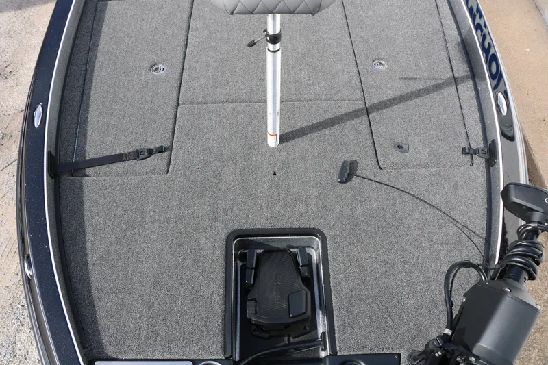 Slide: The Image of 2025 Caymas CX 21 PRO boat deck with seating and control panel. - 31