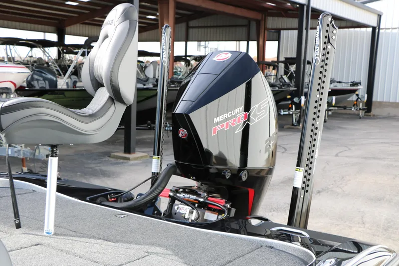 Slide: The Image of 2025 Caymas CX 21 PRO boat with Mercury Pro XS engine in a showroom. - 9