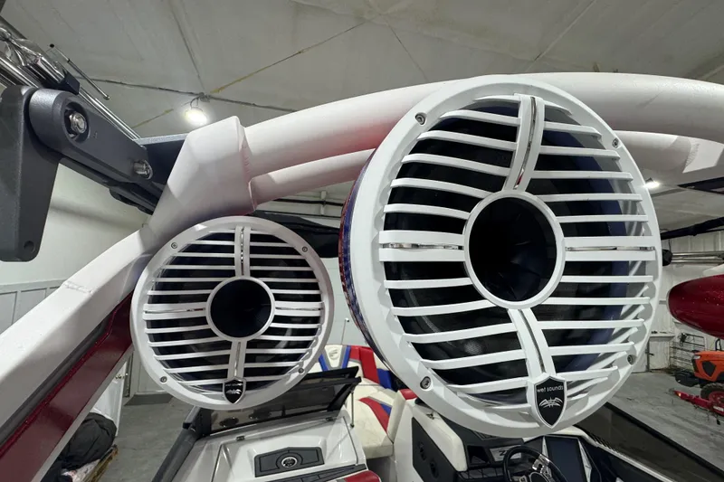 Slide: The Image of 2021 Tigé 25ZX boat engine, featuring Raptor by Indmar and Roush components. - 31