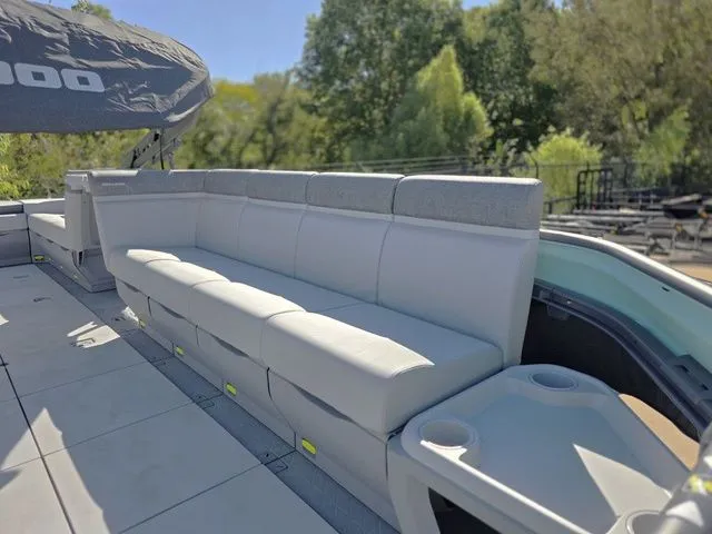 Slide: The Image of Sea-Doo Switch Cruise™ 21 - 230 Hp Painted 2026 - 10