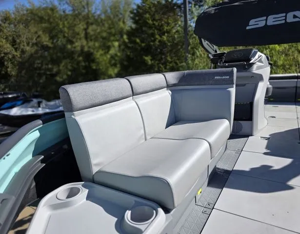 Slide: The Image of Sea-Doo Switch Cruise™ 21 - 230 Hp Painted 2026 - 11