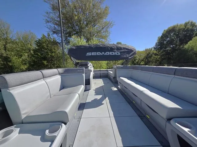 Slide: The Image of Sea-Doo Switch Cruise™ 21 - 230 Hp Painted 2026 - 12