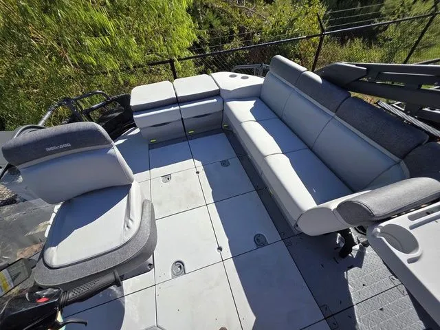 Slide: The Image of Sea-Doo Switch Cruise™ 21 - 230 Hp Painted 2026 - 13