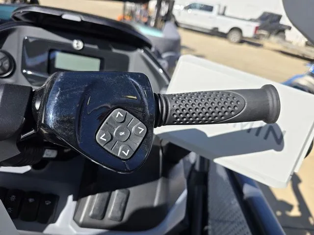 Slide: The Image of Sea-Doo Switch Cruise™ 21 - 230 Hp Painted 2026 - 15