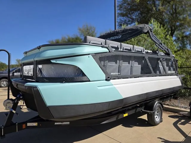 Slide: The Image of Sea-Doo Switch Cruise™ 21 - 230 Hp Painted 2026 - 17