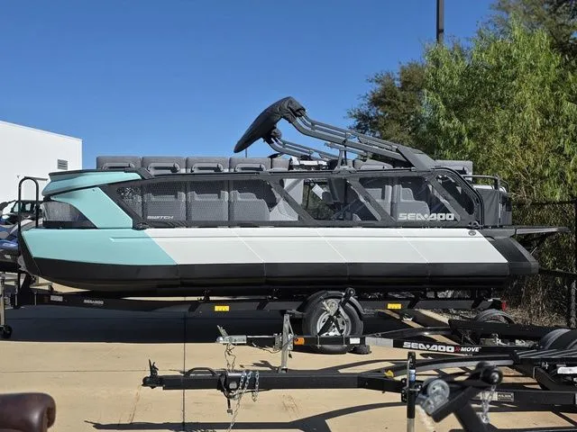 Slide: The Image of Sea-Doo Switch Cruise™ 21 - 230 Hp Painted 2026 - 3