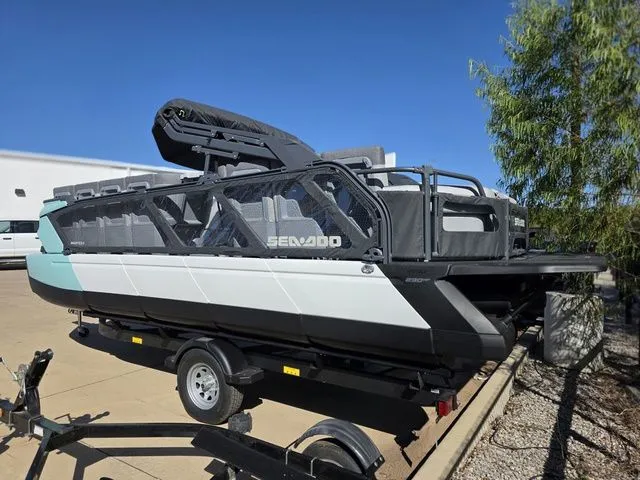 Slide: The Image of Sea-Doo Switch Cruise™ 21 - 230 Hp Painted 2026 - 4