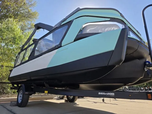 Slide: The Image of Sea-Doo Switch Cruise™ 21 - 230 Hp Painted 2026 - 7