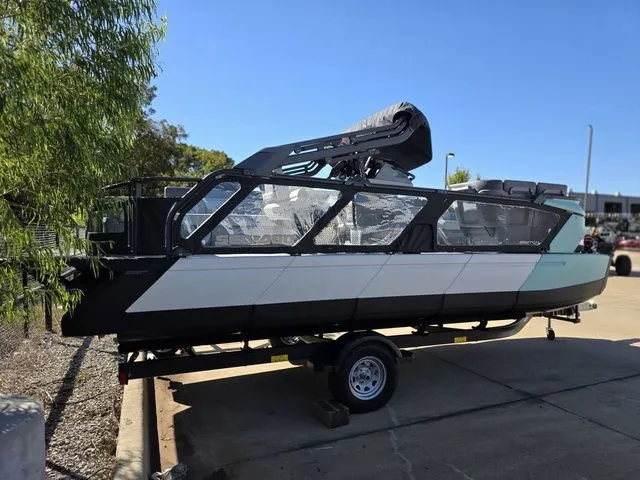 Slide: The Image of Sea-Doo Switch Cruise™ 21 - 230 Hp Painted 2026 - 9