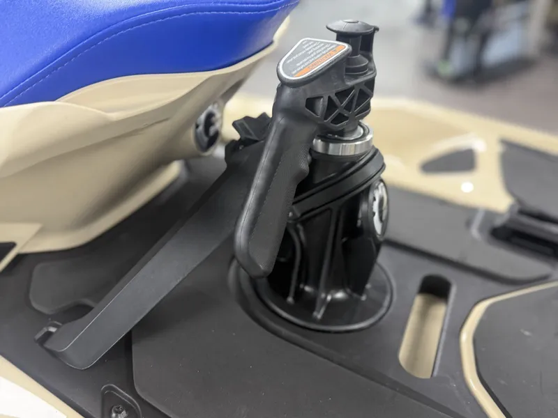 Slide: The Image of Sea-Doo 13sb - Wake Pro 230 W/snd 2025 - 10