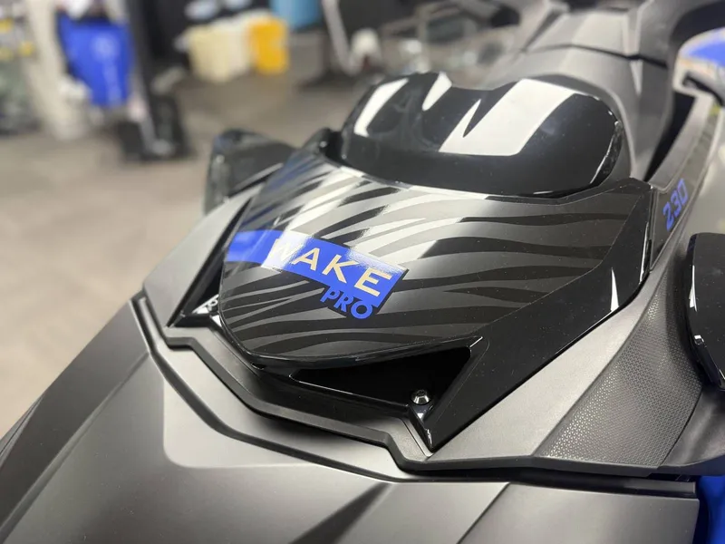 Slide: The Image of Sea-Doo 13sb - Wake Pro 230 W/snd 2025 - 12