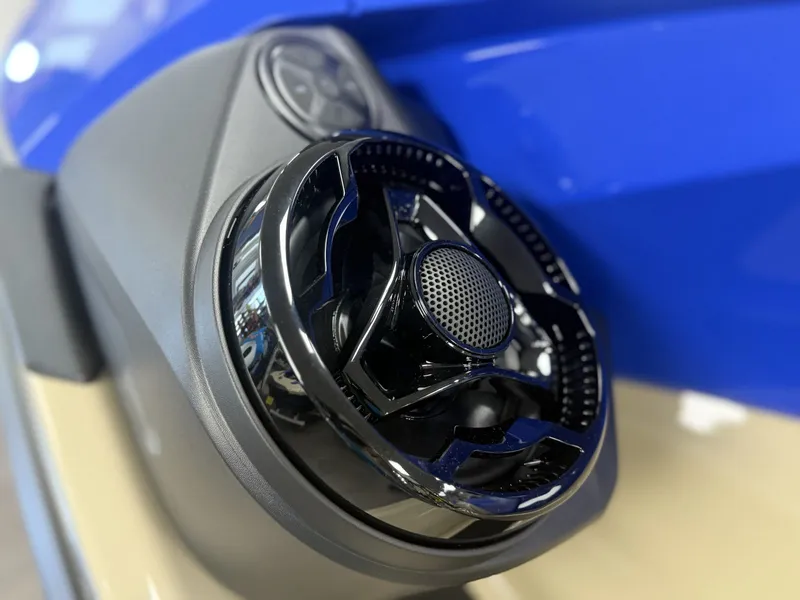 Slide: The Image of Sea-Doo 13sb - Wake Pro 230 W/snd 2025 - 14