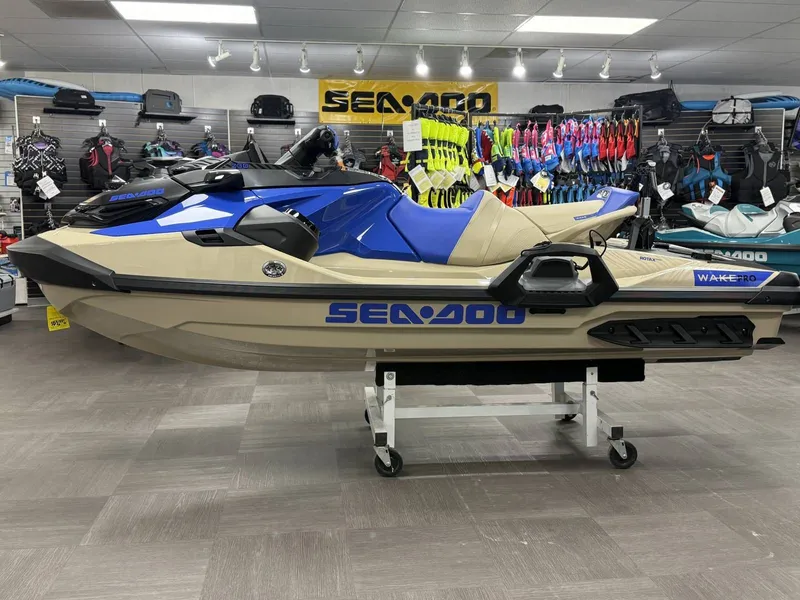 Slide: The Image of Sea-Doo 13sb - Wake Pro 230 W/snd 2025 - 20