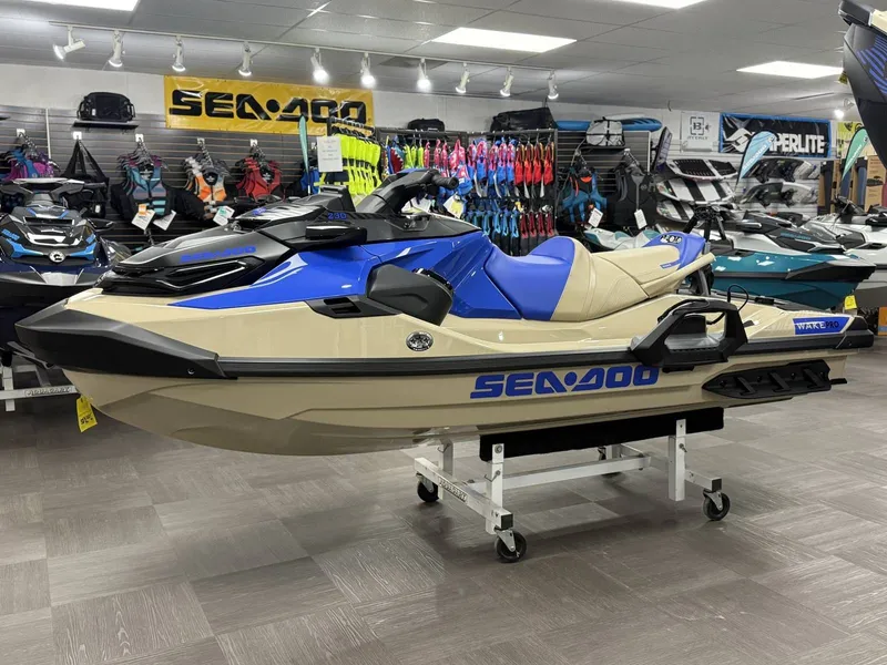 Slide: The Image of Sea-Doo 13sb - Wake Pro 230 W/snd 2025 - 21