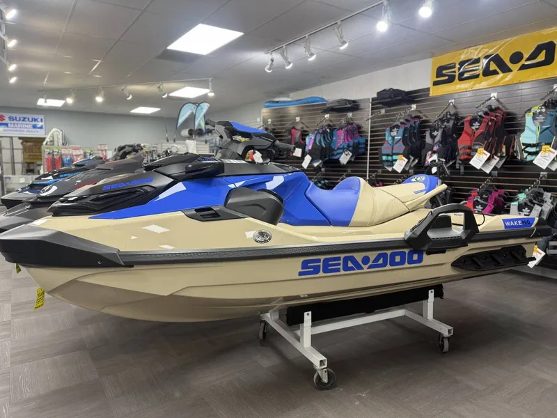 Slide: The Image of Sea-Doo 13sb - Wake Pro 230 W/snd 2025 - 4