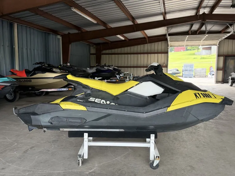 The Image of Sea-Doo Spark 3up 2016 - 1