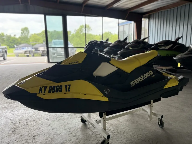 Slide: The Image of Sea-Doo Spark 3up 2016 - 16