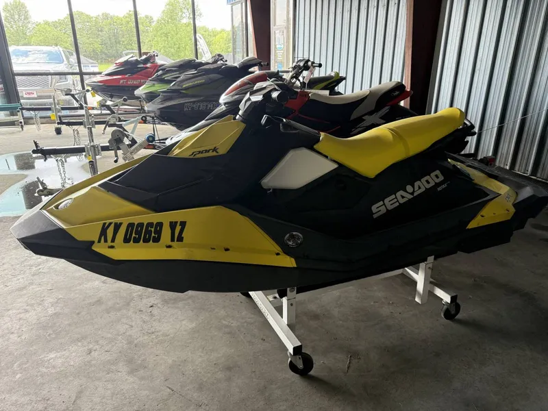 Slide: The Image of Sea-Doo Spark 3up 2016 - 4