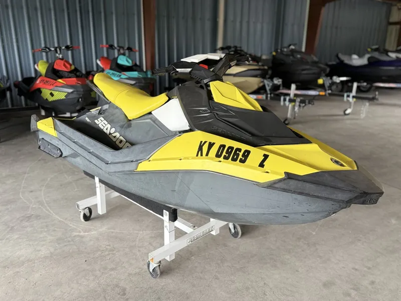 Slide: The Image of Sea-Doo Spark 3up 2016 - 8