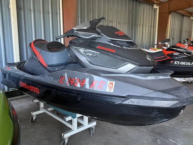 Slide: The Image of Sea-Doo GTX 260 Limited iS 2013 - 10