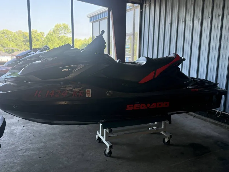 Slide: The Image of Sea-Doo GTX 260 Limited iS 2013 - 11