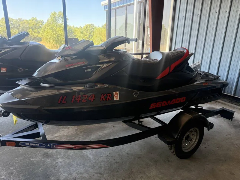 Slide: The Image of Sea-Doo GTX 260 Limited iS 2013 - 7