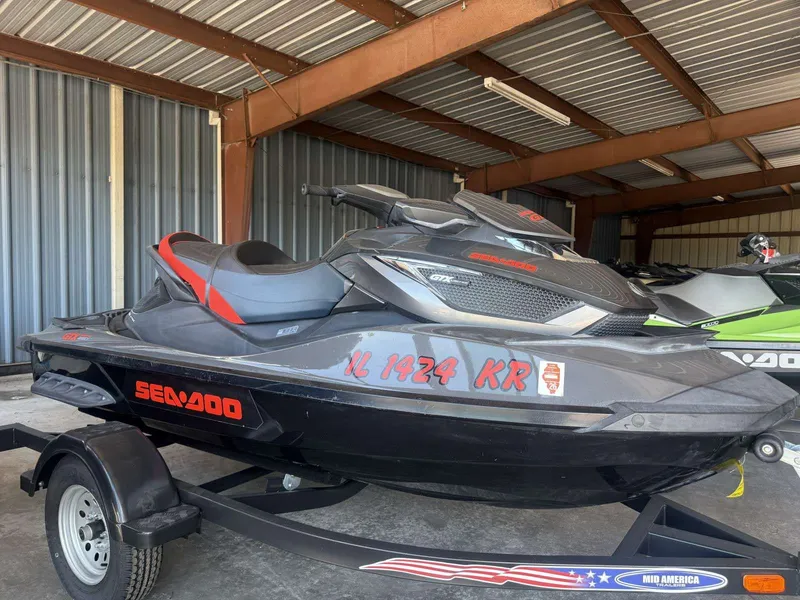 Slide: The Image of Sea-Doo GTX 260 Limited iS 2013 - 9
