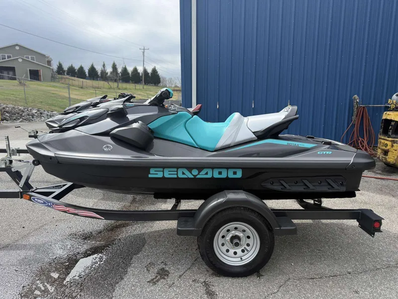 Slide: The Image of Sea-Doo 36td - Gtr 230 W/snd 2026 - 4