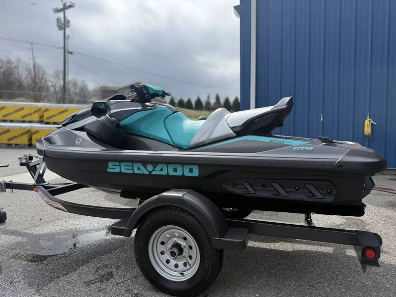 Slide: The Image of Sea-Doo 36td - Gtr 230 W/snd 2026 - 6