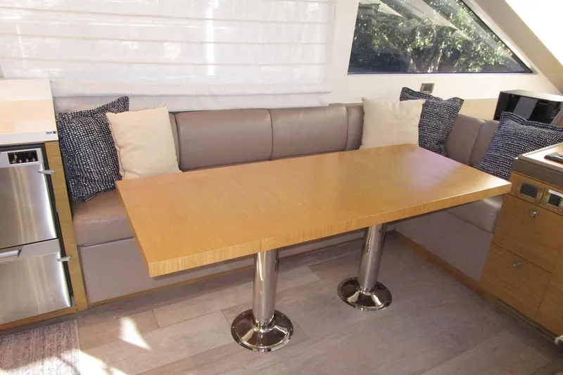 Slide: The Image of Salon breakfast nook - 15