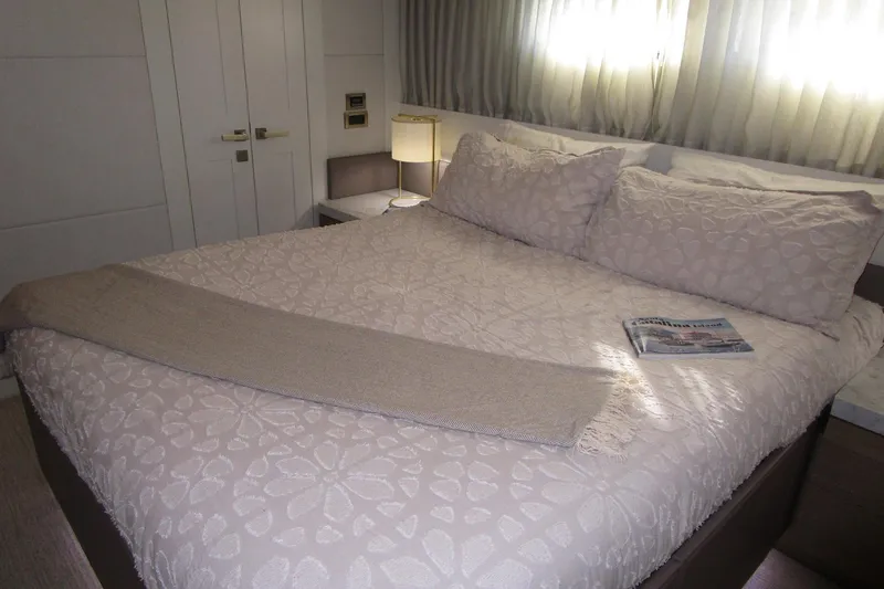 Slide: The Image of Stbd VIP looking forward - 28