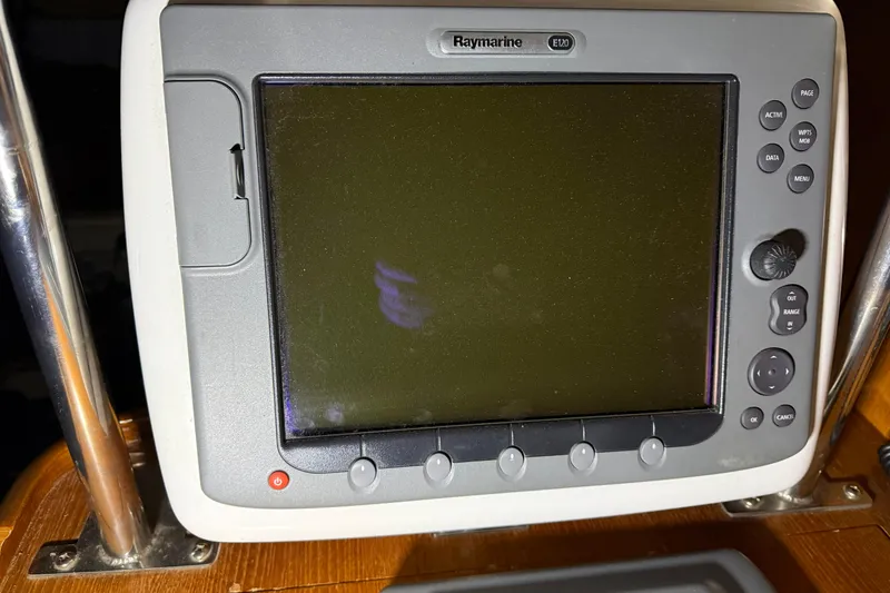 Slide: The Image of Raymarine E120 navigation display on 2005 Hunter 46LE yacht. - 18