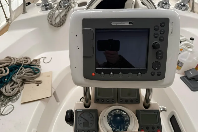 Slide: The Image of 2005 Hunter 46LE yacht cockpit with navigation equipment and ropes. - 10