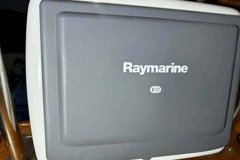 Slide: The Image of Raymarine E120 navigation system on 2005 Hunter 46LE yacht. - 19