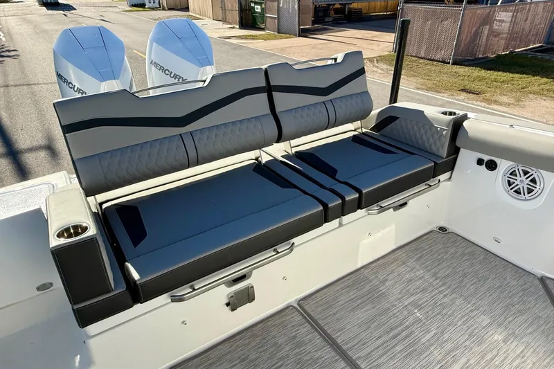 Slide: The Image of 2026 Monterey Elite 30 OB with luxurious seating and dual engines. - 7