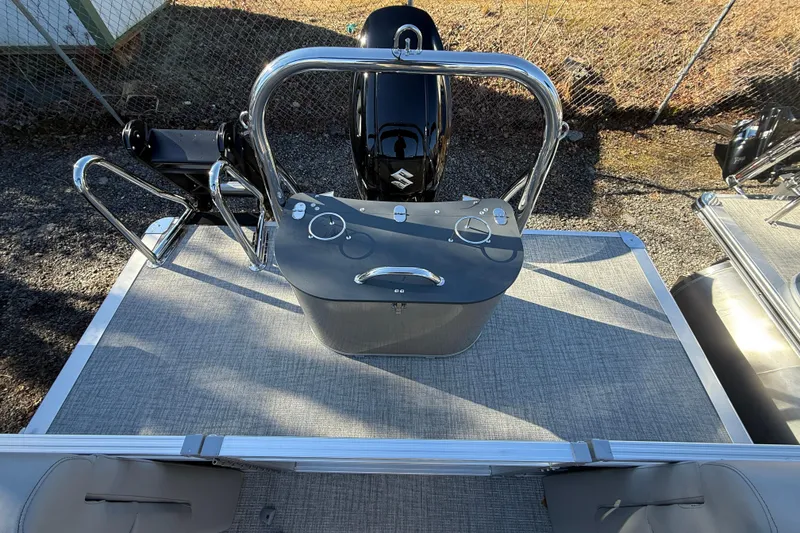 Slide: The Image of 2026 Avalon VENTURE QUAD LOUNGER boat deck with steering console and motor. - 6