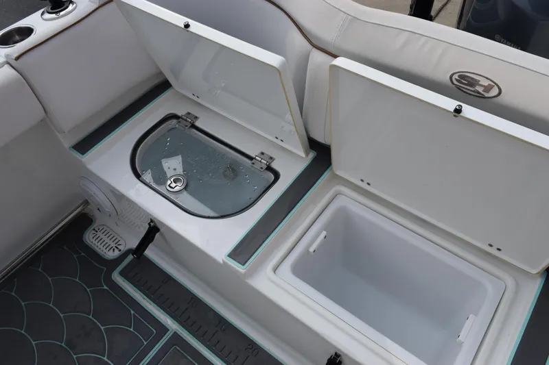 Slide: The Image of 2021 Sea Hunt Ultra 255 SE boat storage compartments and livewell. - 30