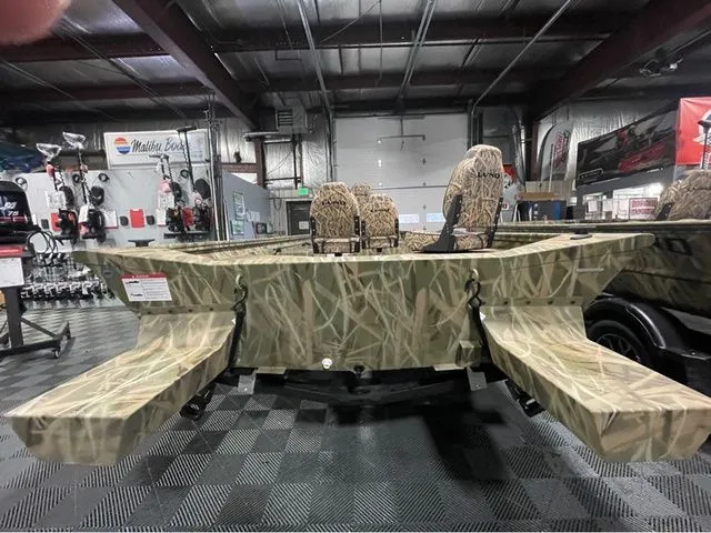 Slide: The Image of Lund Predator 1760 Tiller 2026 - 15