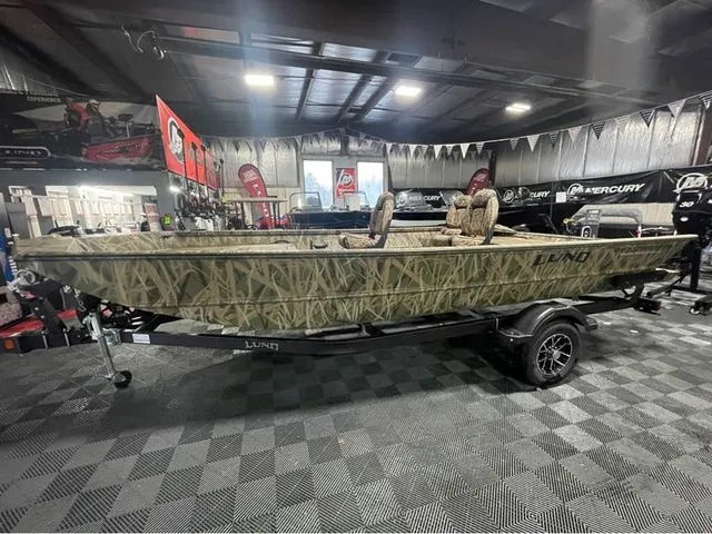 The Image of Lund Predator 1870 Tiller 2026 - 1