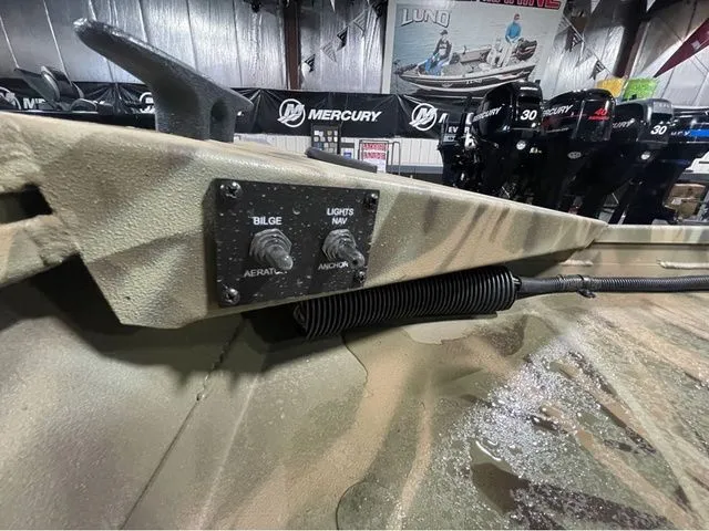 Slide: The Image of Lund Predator 1870 Tiller 2026 - 9