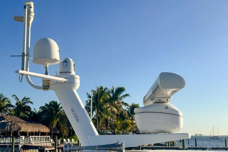 Slide: The Image of Equipment on the roof of the Coupe - 28