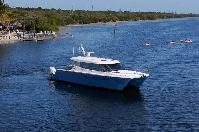 Slide: The Image of 2017 ArrowCat 420 Coupe - 3