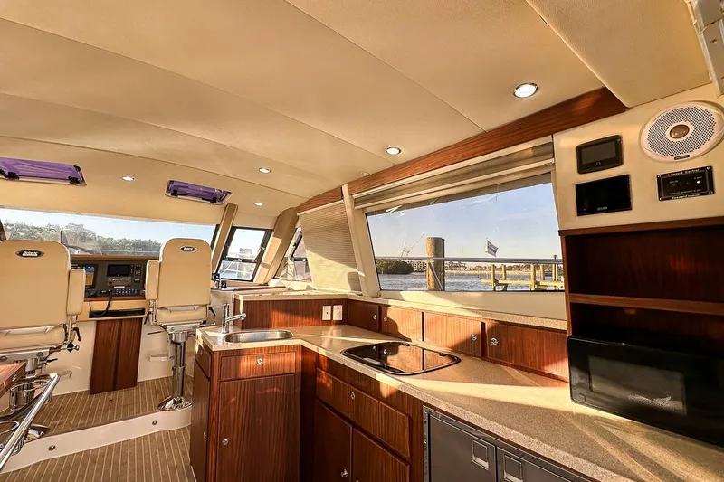 Slide: The Image of Galley includes fridge, stove, sink, microwave, cabinets for storage and panoramic views - 9