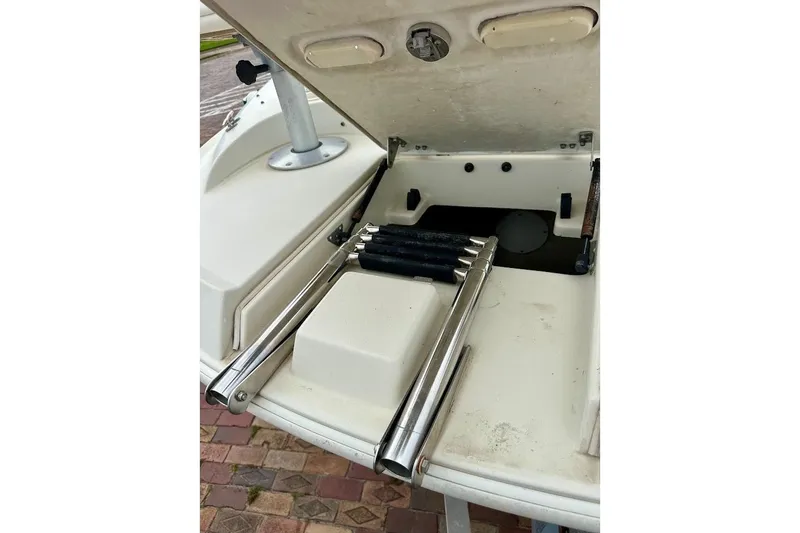 Slide: The Image of 2004 Bennington RL 210 boat with foldable stainless steel ladder. - 12