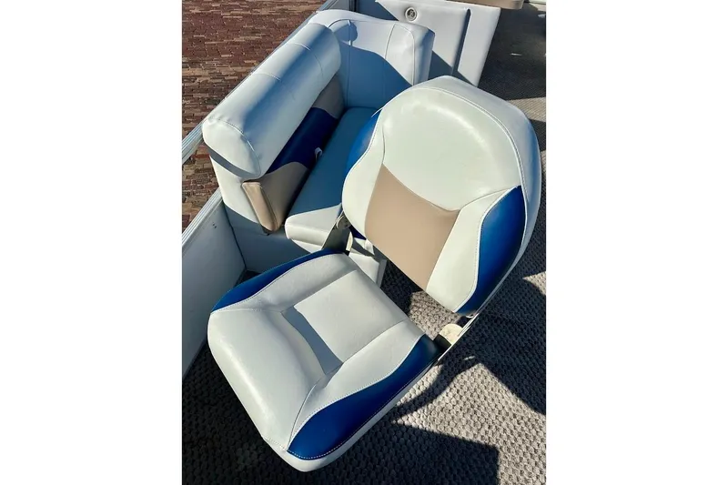 Slide: The Image of 2004 Crest 2200 Family DL boat seats with blue and beige accents. - 14
