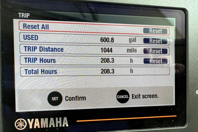 Slide: The Image of Yamaha trip display showing fuel usage and distance for Parker 2320 Sport Cabin 2022. - 17