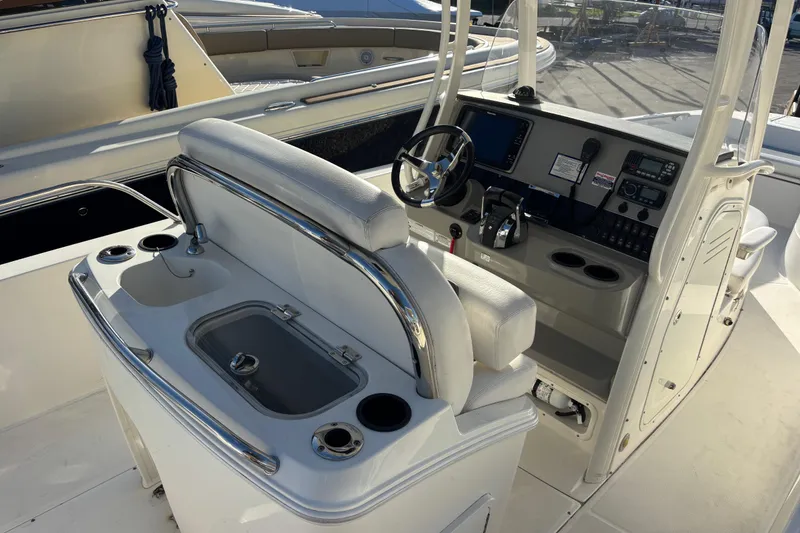 Slide: The Image of 2015 Boston Whaler 270 Dauntless boat cockpit with steering console and seating. - 7