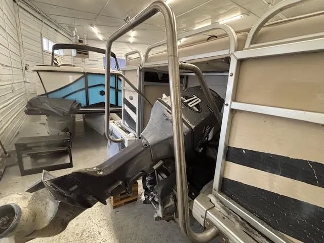 Slide: The Image of Premier 225 Legend ES 2001 - 4