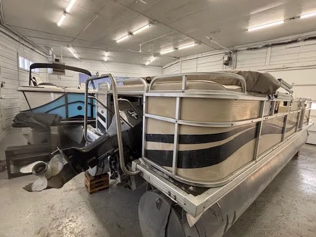 Slide: The Image of Premier 225 Legend ES 2001 - 5